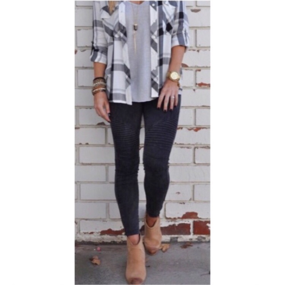 ❗️LAST❗️Black Moto Leggings - Picture 2 of 6